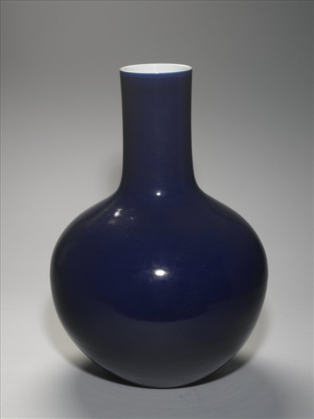 霽青釉天球瓶