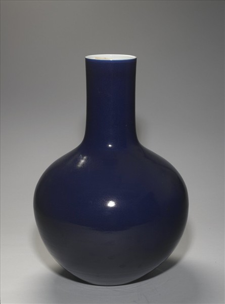 霽青釉天球瓶