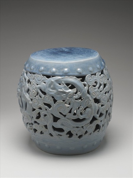 鈞藍釉鏤空龍紋坐墩