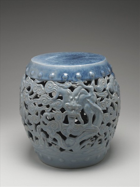 鈞藍釉鏤空龍紋坐墩