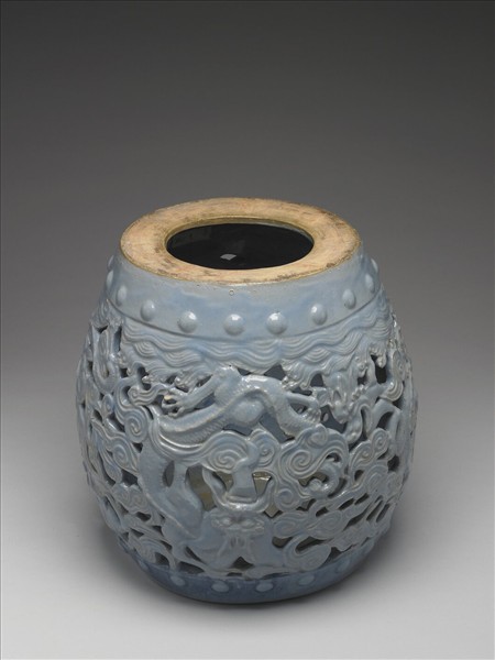 鈞藍釉鏤空龍紋坐墩