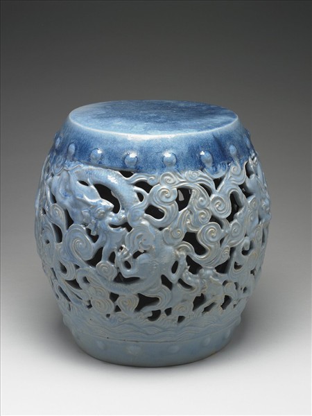 鈞藍釉鏤空龍紋坐墩