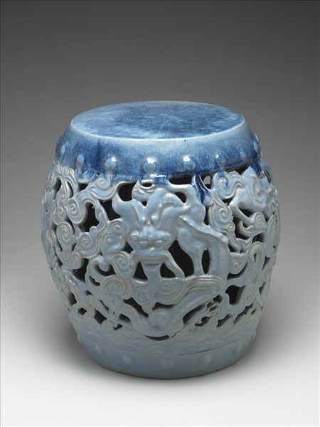 鈞藍釉鏤空龍紋坐墩