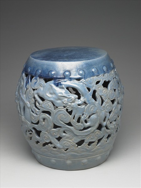 鈞藍釉鏤空龍紋坐墩