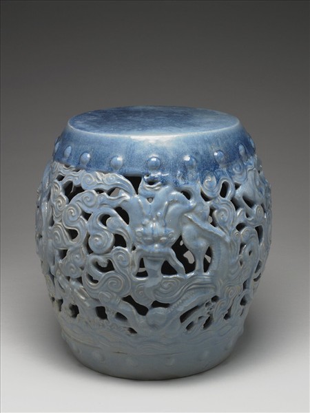 鈞藍釉鏤空龍紋坐墩