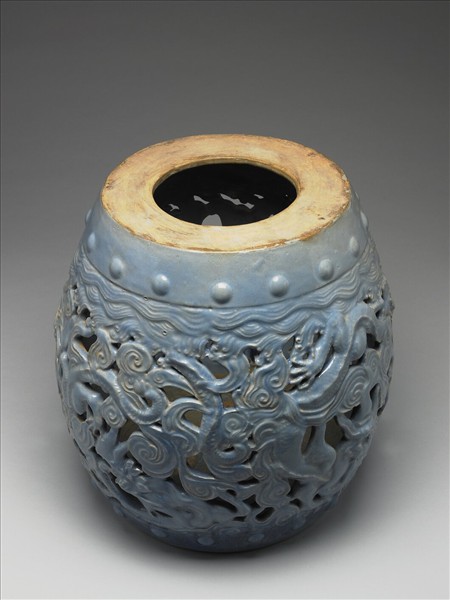 鈞藍釉鏤空龍紋坐墩