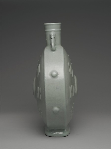 青瓷八卦紋扁壺