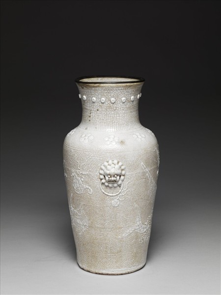 白瓷獸耳暗環乳丁瓶