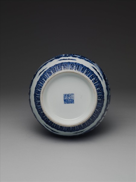 青花庭園小景圖瓶