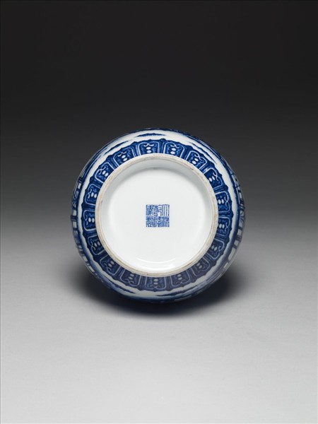 青花庭園小景圖瓶