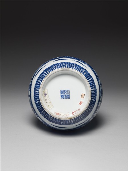 青花庭園小景圖瓶