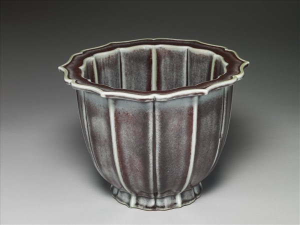 爐鈞釉蓮花式花盆