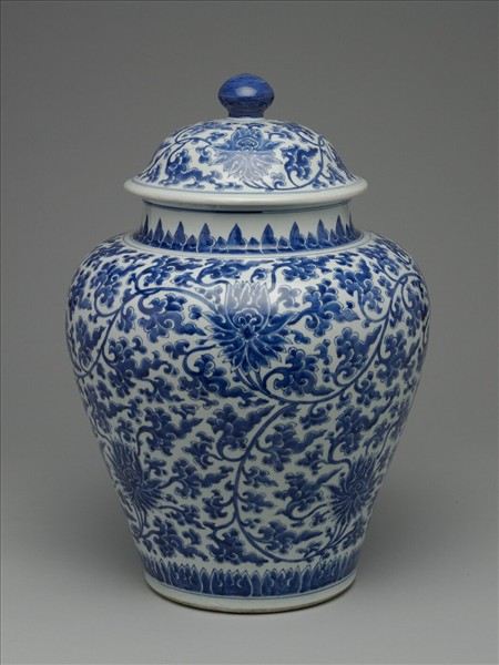 青花番蓮紋蓋罐