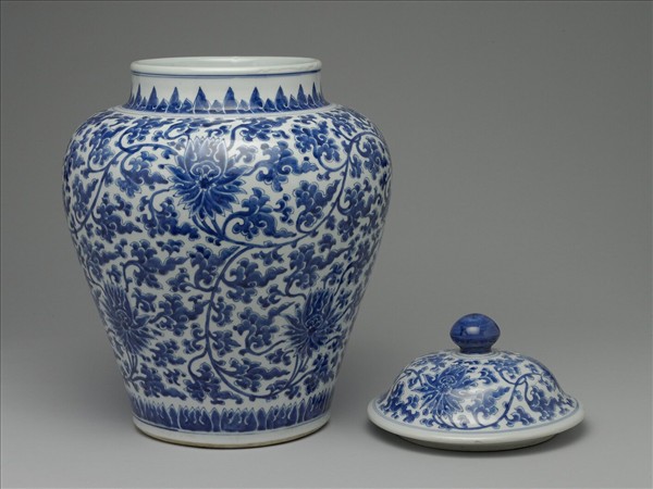 青花番蓮紋蓋罐