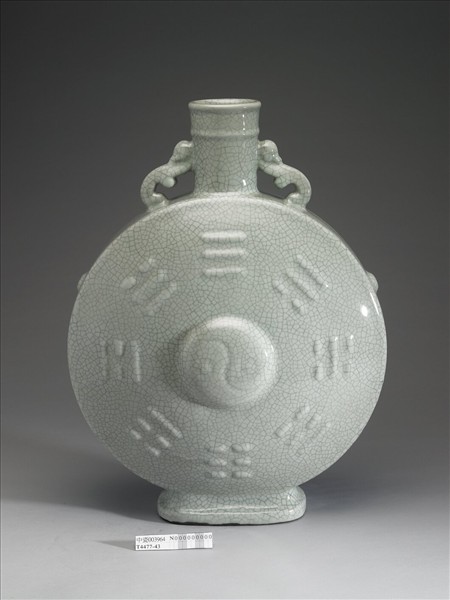 青瓷八卦紋雙耳扁壺