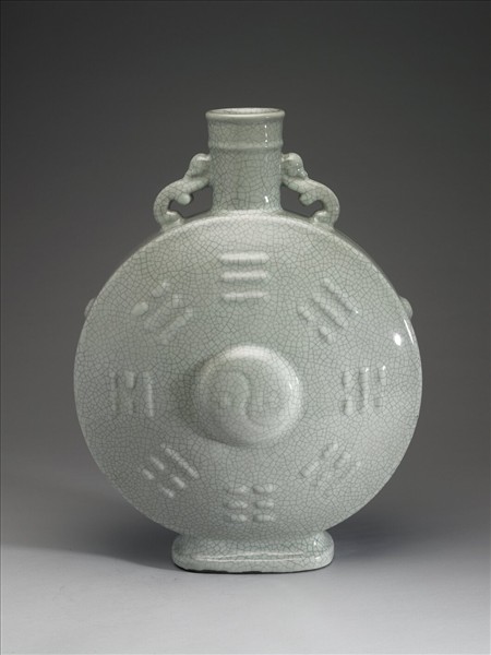 青瓷八卦紋雙耳扁壺