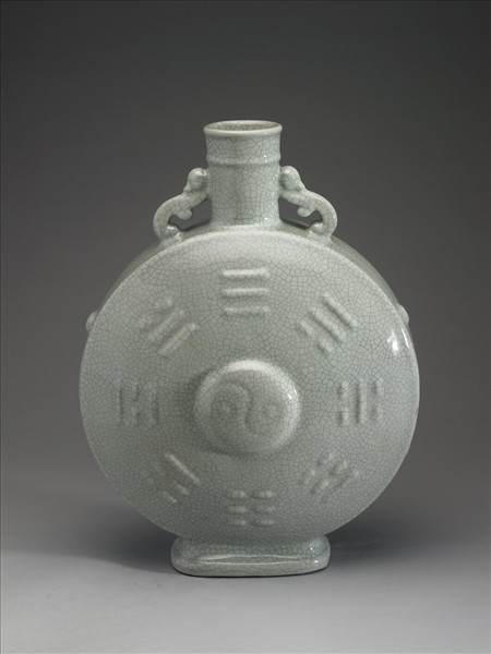 青瓷八卦紋雙耳扁壺