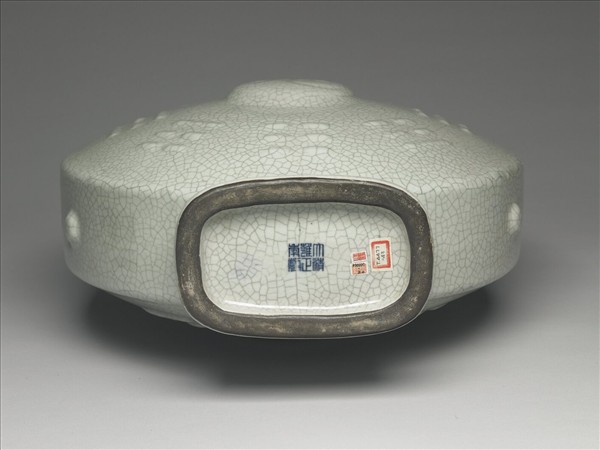 青瓷八卦紋雙耳扁壺