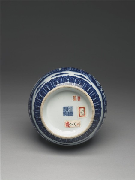 青花庭園小景圖瓶