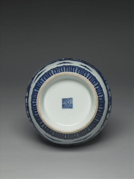 青花庭園小景圖瓶