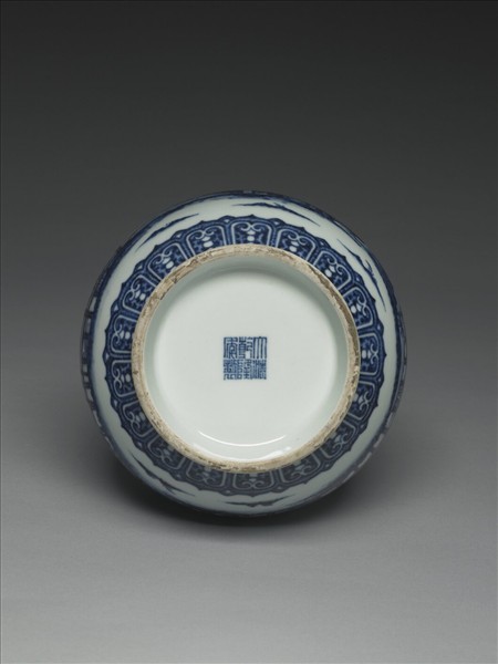 青花庭園小景圖瓶