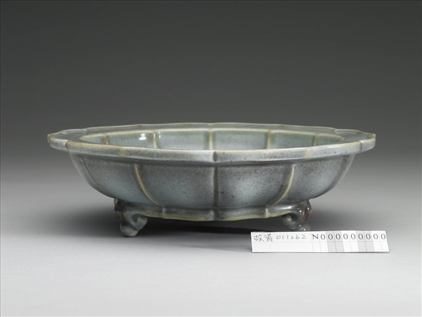 爐鈞釉蓮花式盆托