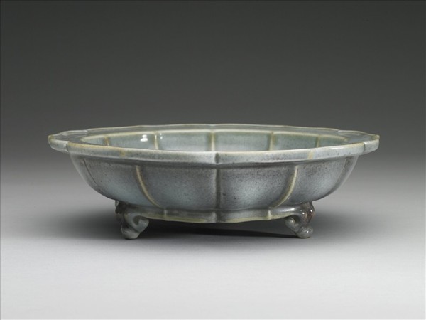 爐鈞釉蓮花式盆托