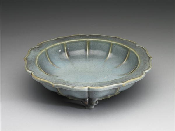 爐鈞釉蓮花式盆托