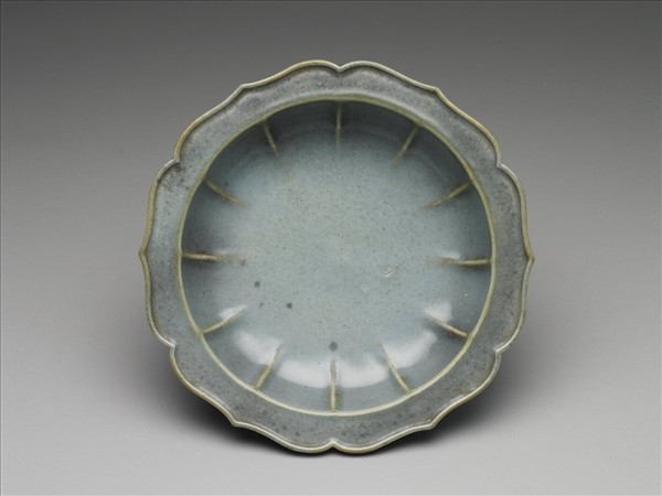 爐鈞釉蓮花式盆托