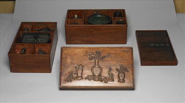 雕博古紋花梨木匣