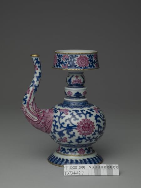 青花紅古美術 中国 故宮博物院証明書付。青花紅釉貼花花卉壺 置物 壺 青花紅古美術 中国 故宮博物院証明書付。青花紅釉貼花花卉壺 壺 置物