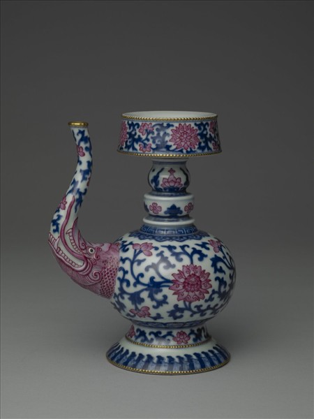 青花胭脂紅番蓮紋奔巴壺