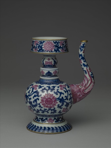 青花胭脂紅番蓮紋奔巴壺