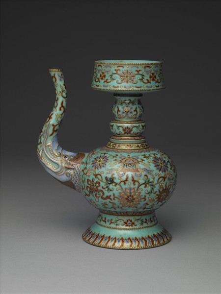 粉彩綠地八吉祥奔巴壺