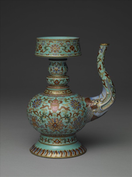 粉彩綠地八吉祥奔巴壺