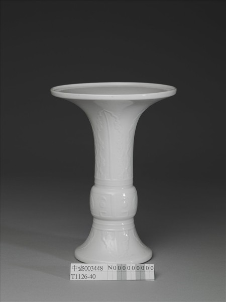 白瓷蕉葉紋花觚