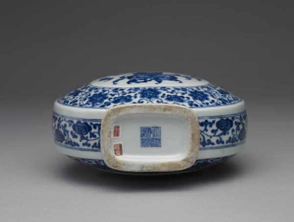 青花福壽紋雙耳扁壺