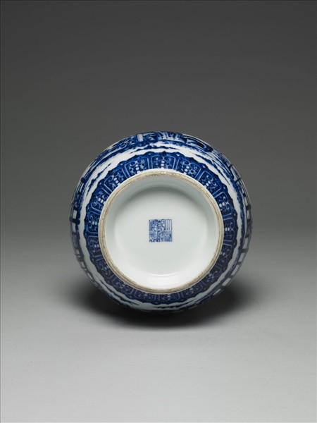 青花庭園小景圖瓶