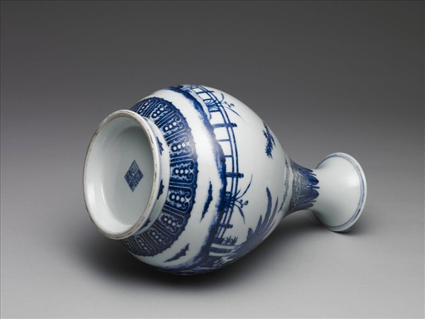 青花庭園小景圖瓶