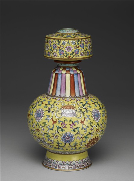 洋彩黃地番蓮紋瓶