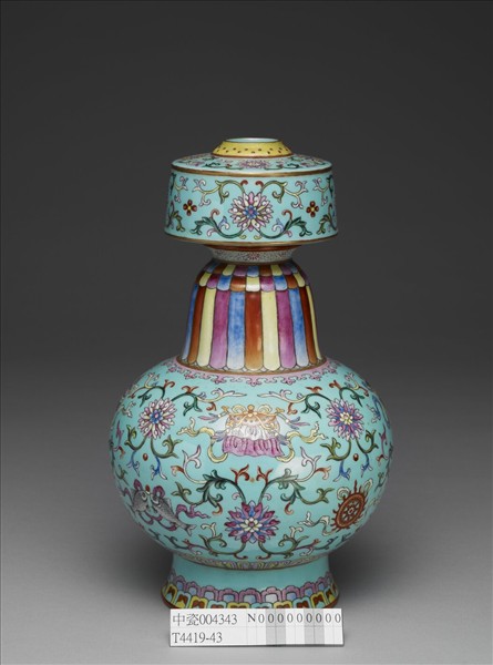 洋彩藍地番蓮紋瓶