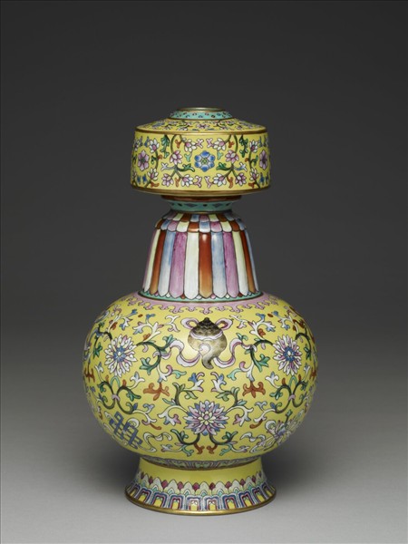 洋彩黃地番蓮紋瓶