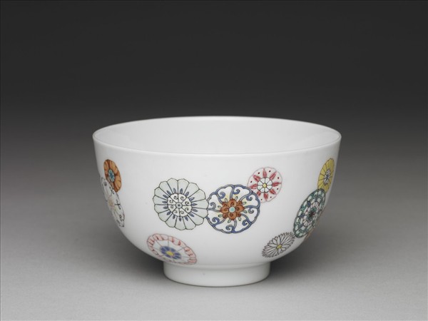 洋彩皮球花紋碗