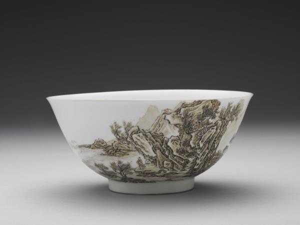琺瑯彩瓷赭墨山水碗