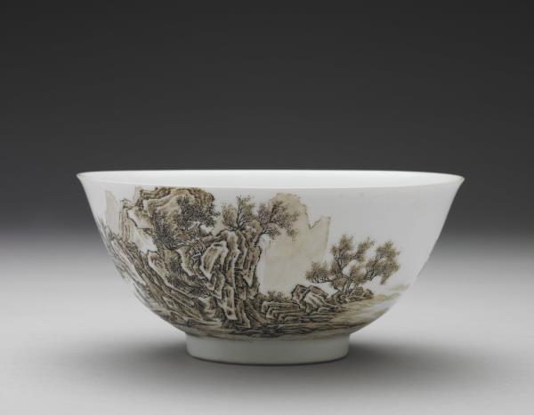 琺瑯彩瓷赭墨山水碗