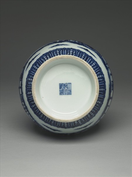 青花庭園小景圖瓶