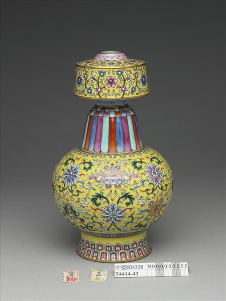 洋彩黃地番蓮紋瓶
