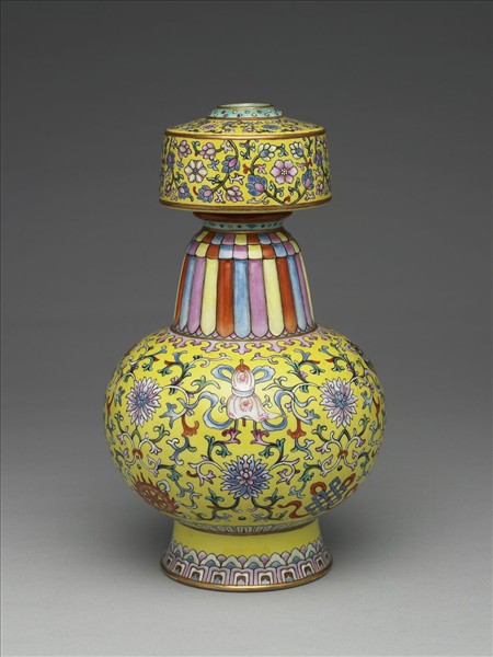 洋彩黃地番蓮紋瓶