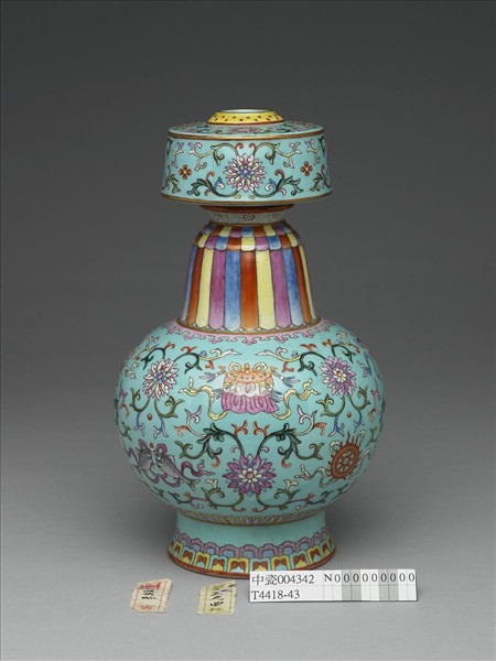 洋彩藍地番蓮紋瓶