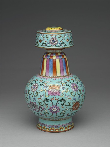 洋彩藍地番蓮紋瓶